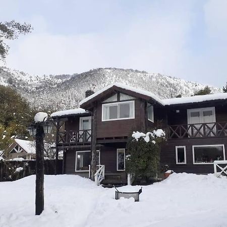 Indomito Hostel Bariloche Buitenkant foto